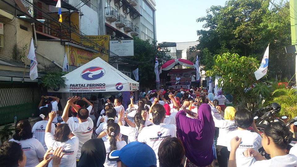 Kartini Perindo Bagikan 500 Paket Beras kepada Warga Krekot Jakarta Pusat
